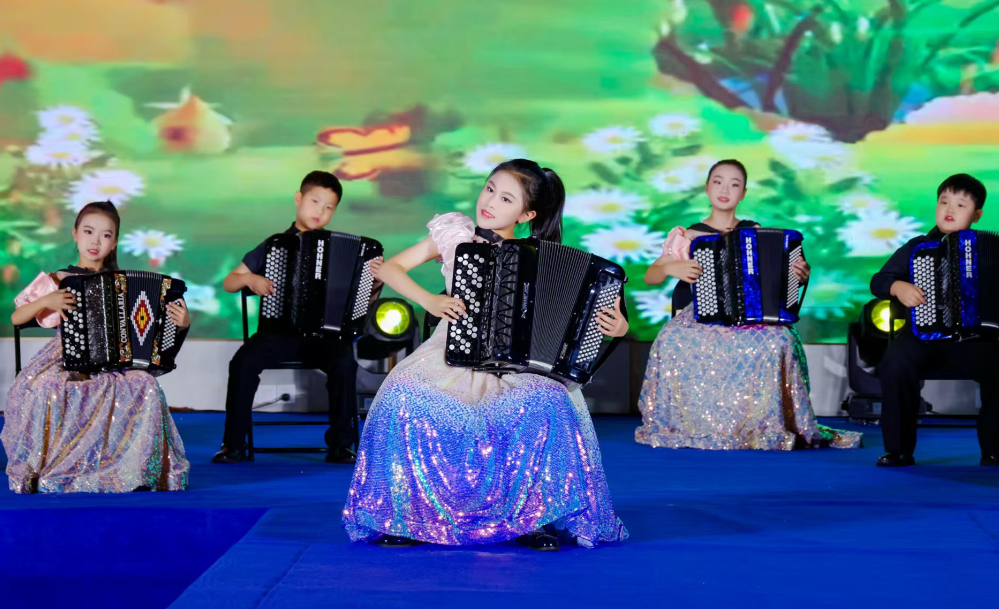 2025年烟台青少年美育素养嘉年华圆满落幕 近800组家庭共享五育融合盛宴