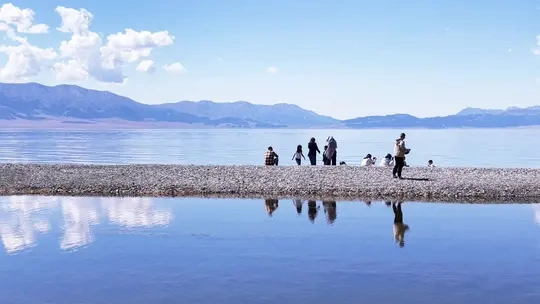 心有山海，静而不争