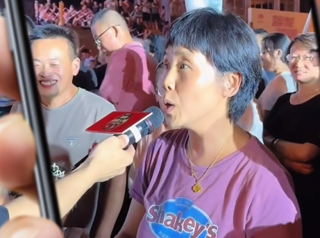 莱阳村歌大赛观众区藏龙卧虎 你看好哪一个？
