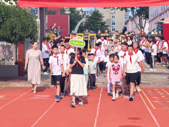 芝罘区青年路小学举行开学典礼暨新生入学仪式