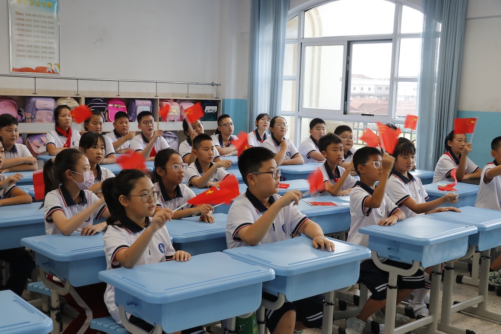 牟平区宁海街道中心小学开展“启航新学期·成长第一课”特色实践活动