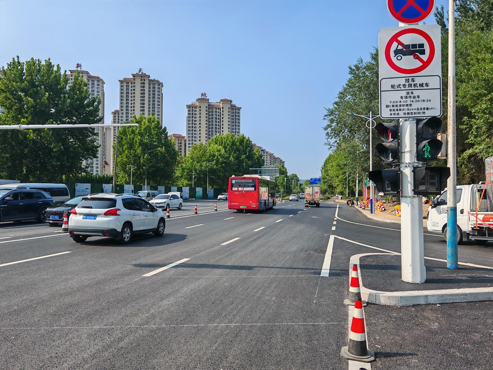 魁玉南路港城西大街路口渠化完工