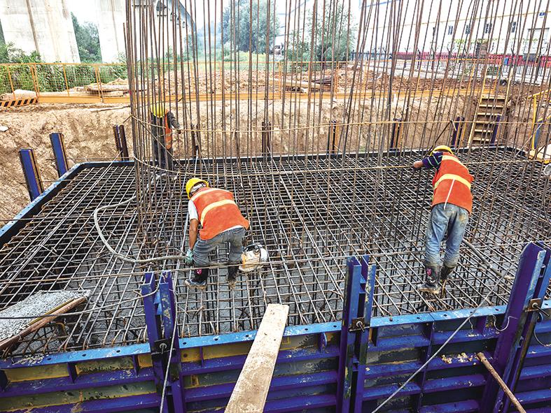 新建烟台南动走线首个承台顺利浇筑