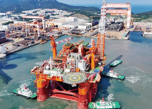 烟台港7艘拖轮28小时护航 助力大型海上油气开发装备破浪出海