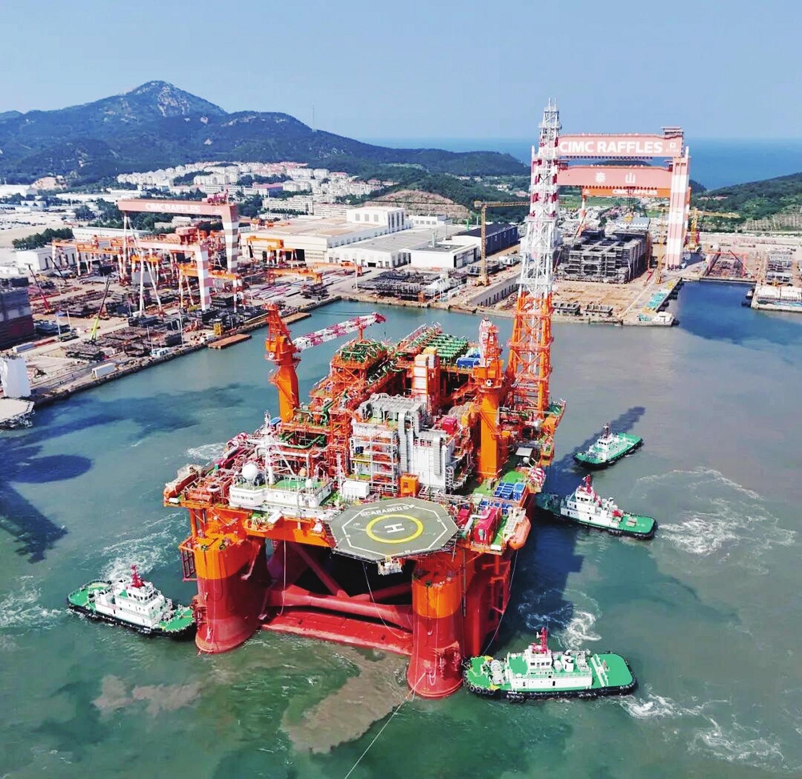 烟台港7艘拖轮28小时护航 助力大型海上油气开发装备破浪出海