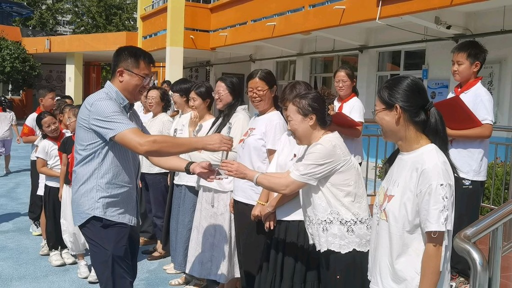 春风化雨润心田，桃李芬芳颂师恩——芝罘区奇山小学2025年教师节庆祝活动温情回顾