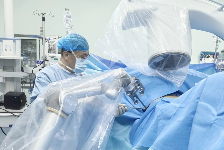 机器人“执刀”，精度达亚毫米 烟台山医院救治一位严重骨盆骨折老年患者