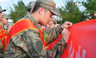 栖霞市举行2025年下半年新兵欢送会