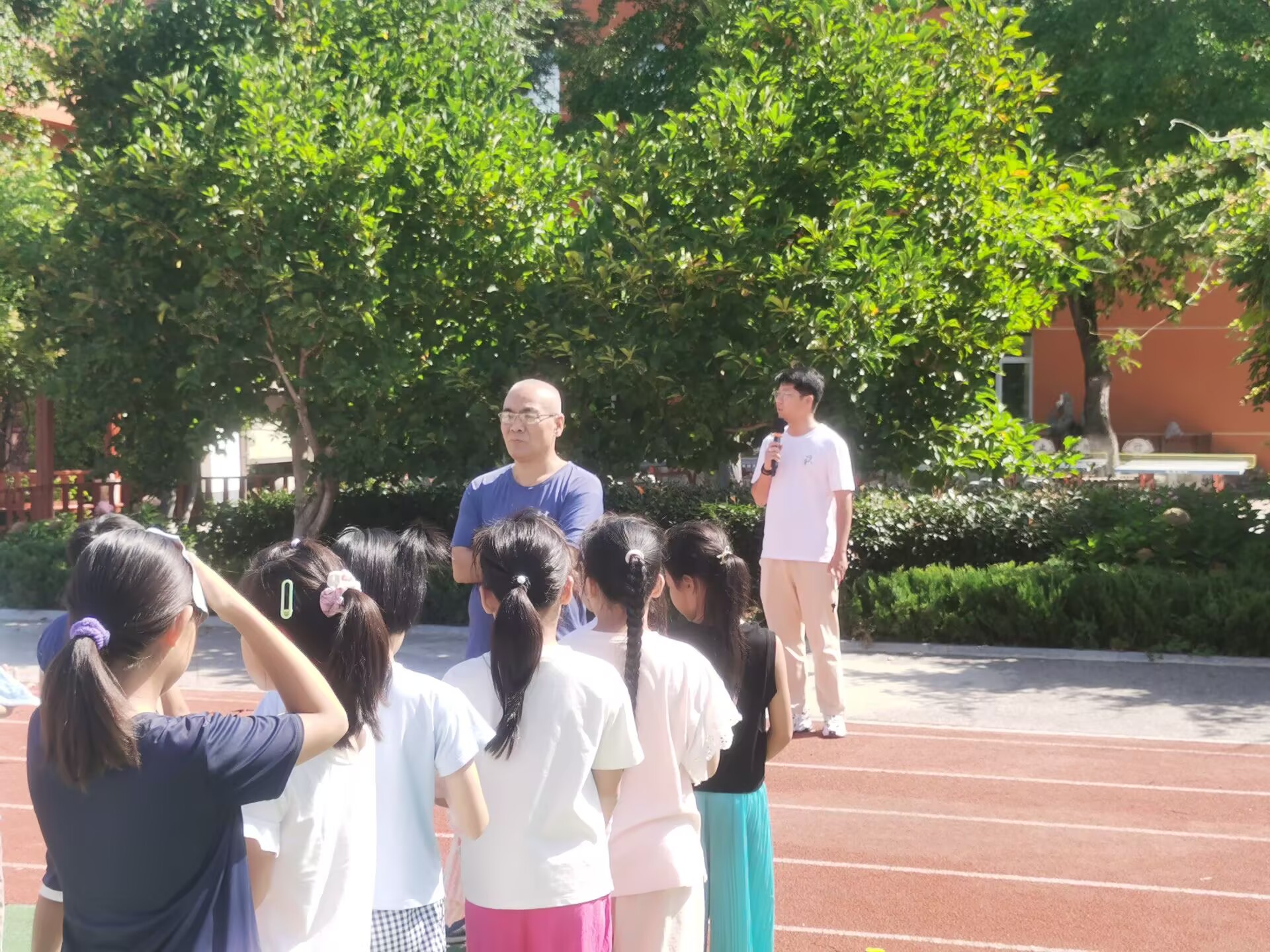 芝罘区奇山小学：消防安全疏散演练 筑牢校园安全防线