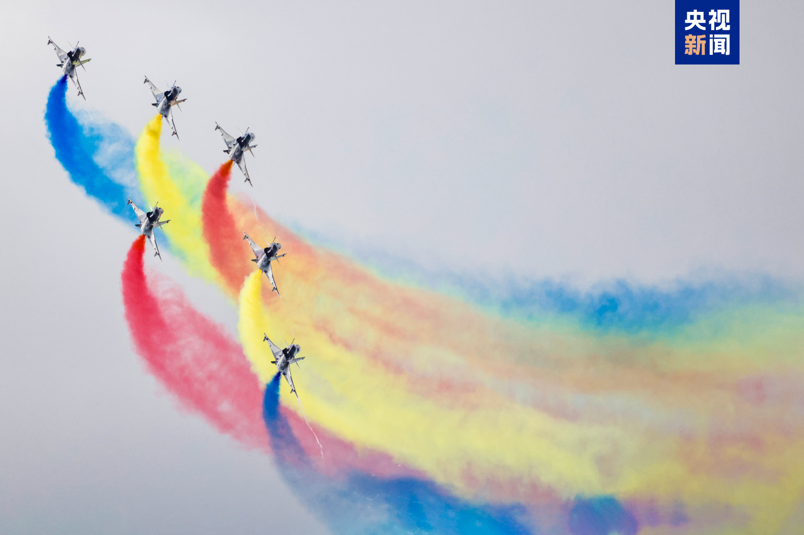 空警-500和歼-20同框！长春航空展第一波高清大图来了