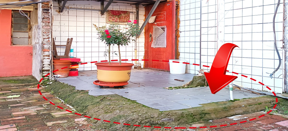 违建棚房拆了基座仍在 市民：容易绊倒滑倒 街道办事处：尽快处理