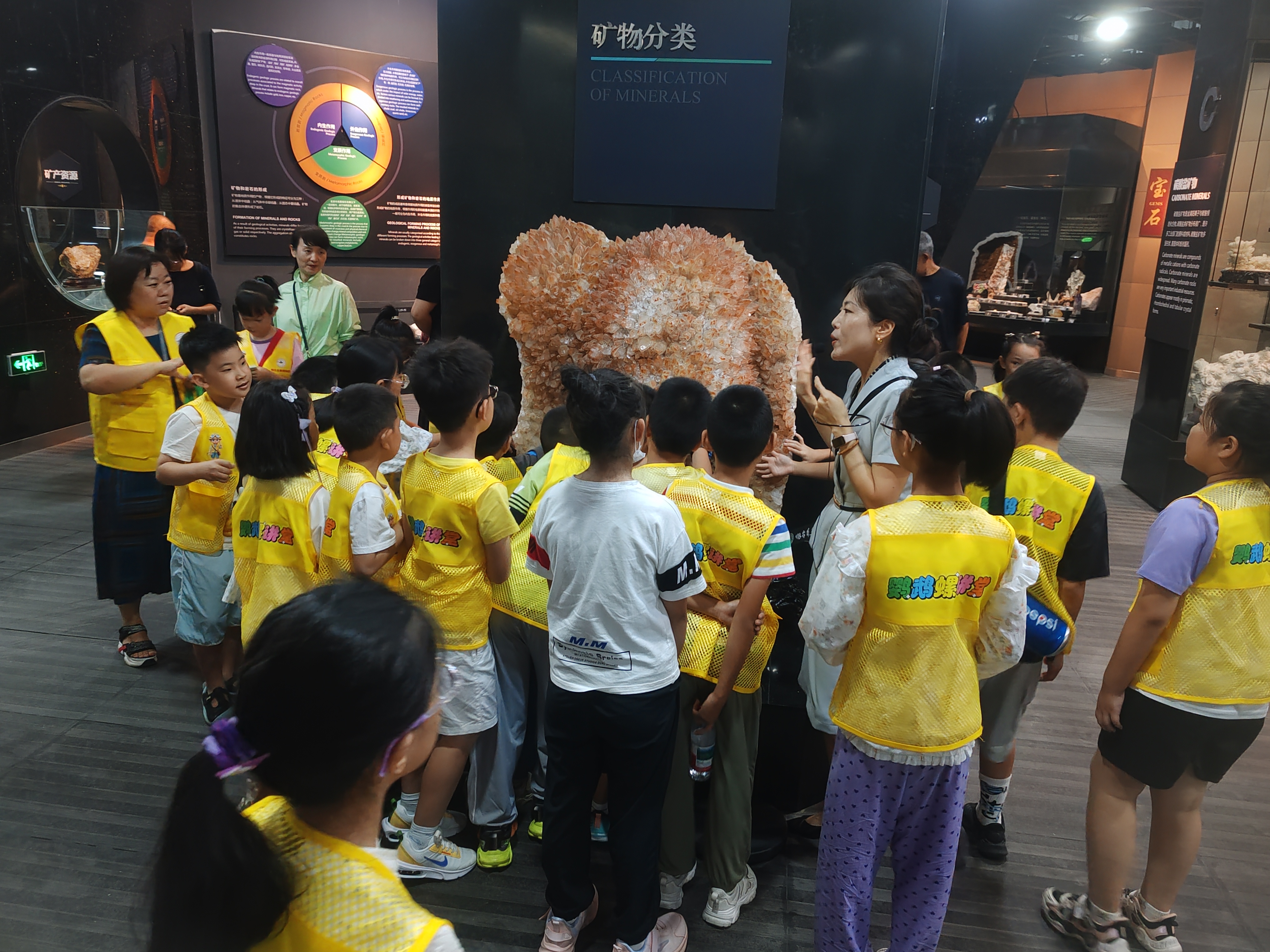 小记者化身“地质小侦探”解锁地球宝藏