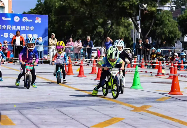 莱州市第十五届全民健身运动会暨轮滑·平衡车邀请赛顺利收官