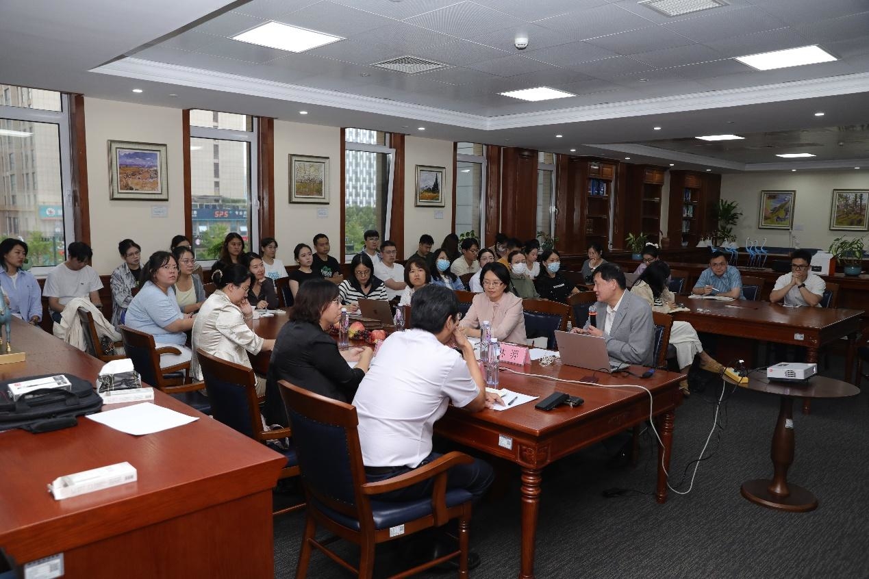 国家杰青林羿教授莅临烟台毓璜顶医院指导国家自然科学基金申报工作