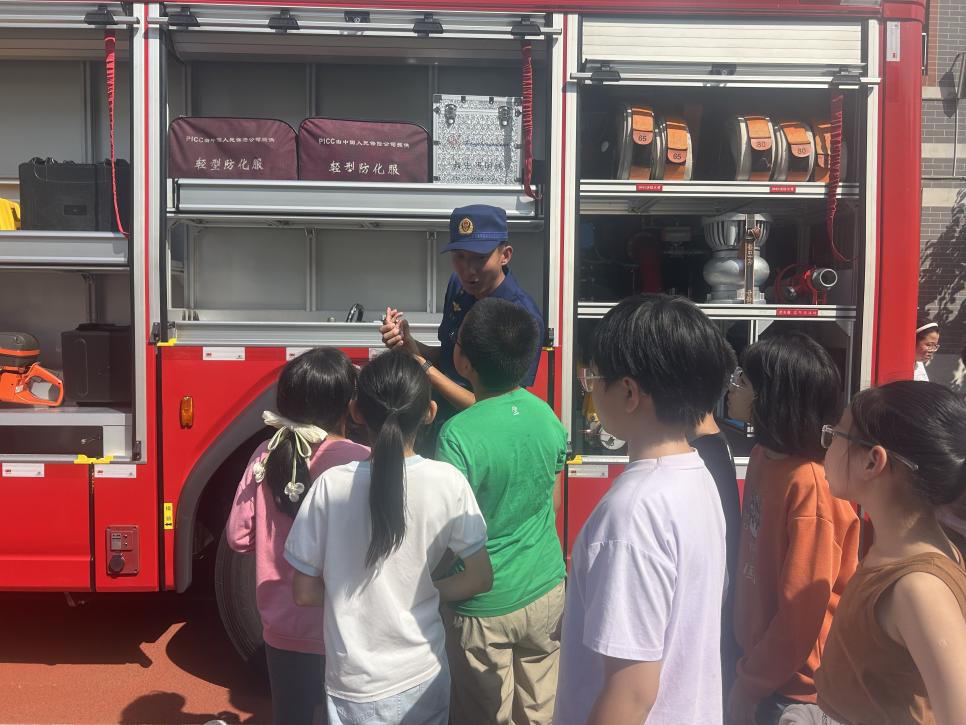 芝罘区潇翔小学开展消防安全宣讲与疏散演练活动