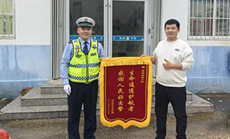 生命接力！栖霞高速交警为2岁男童“极速护航”