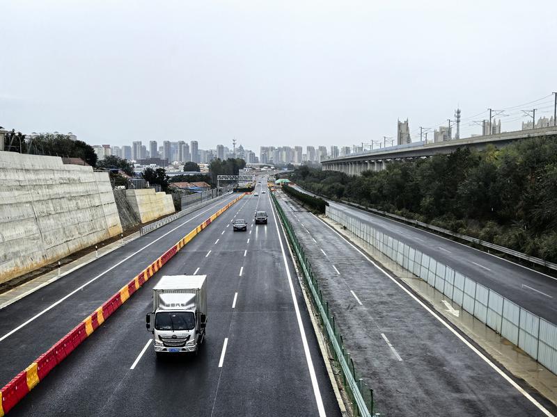荣乌高速改扩建工程顺利转序