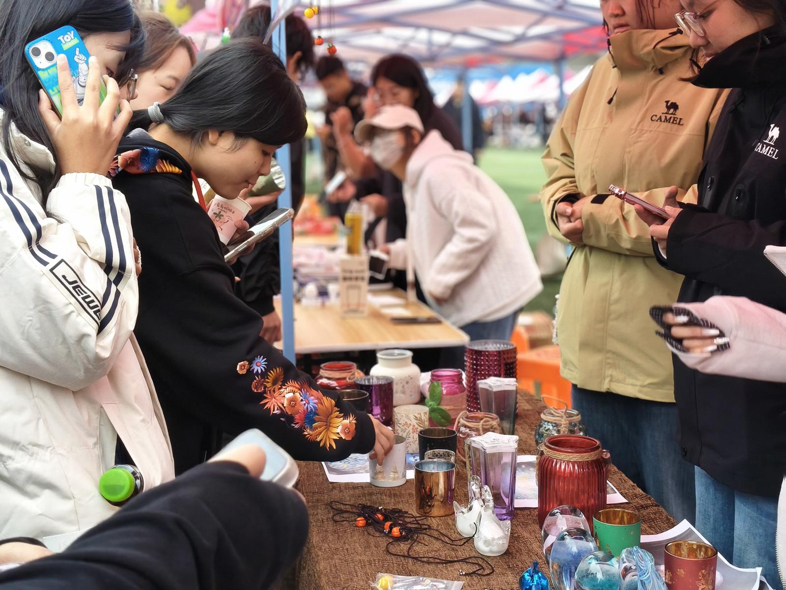 烟台大学生“创业大集”开市喽