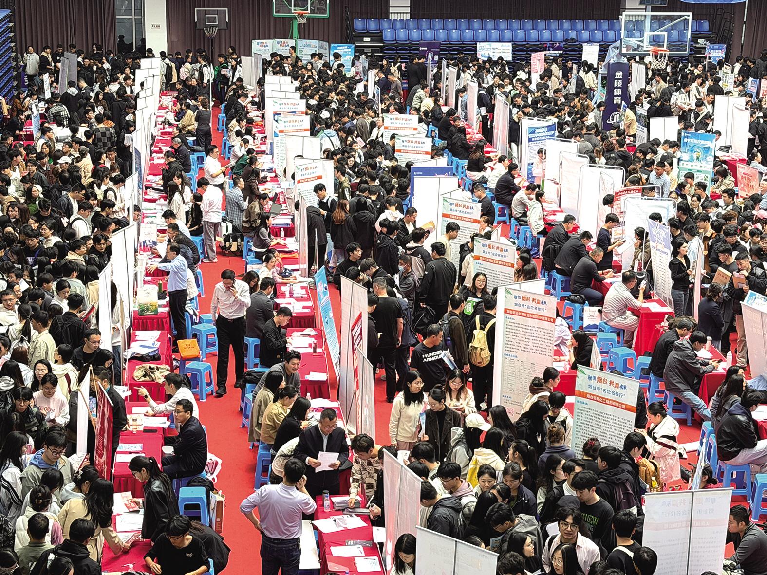 烟台引才专列驶入省内三所高校 4天接收1800份简历