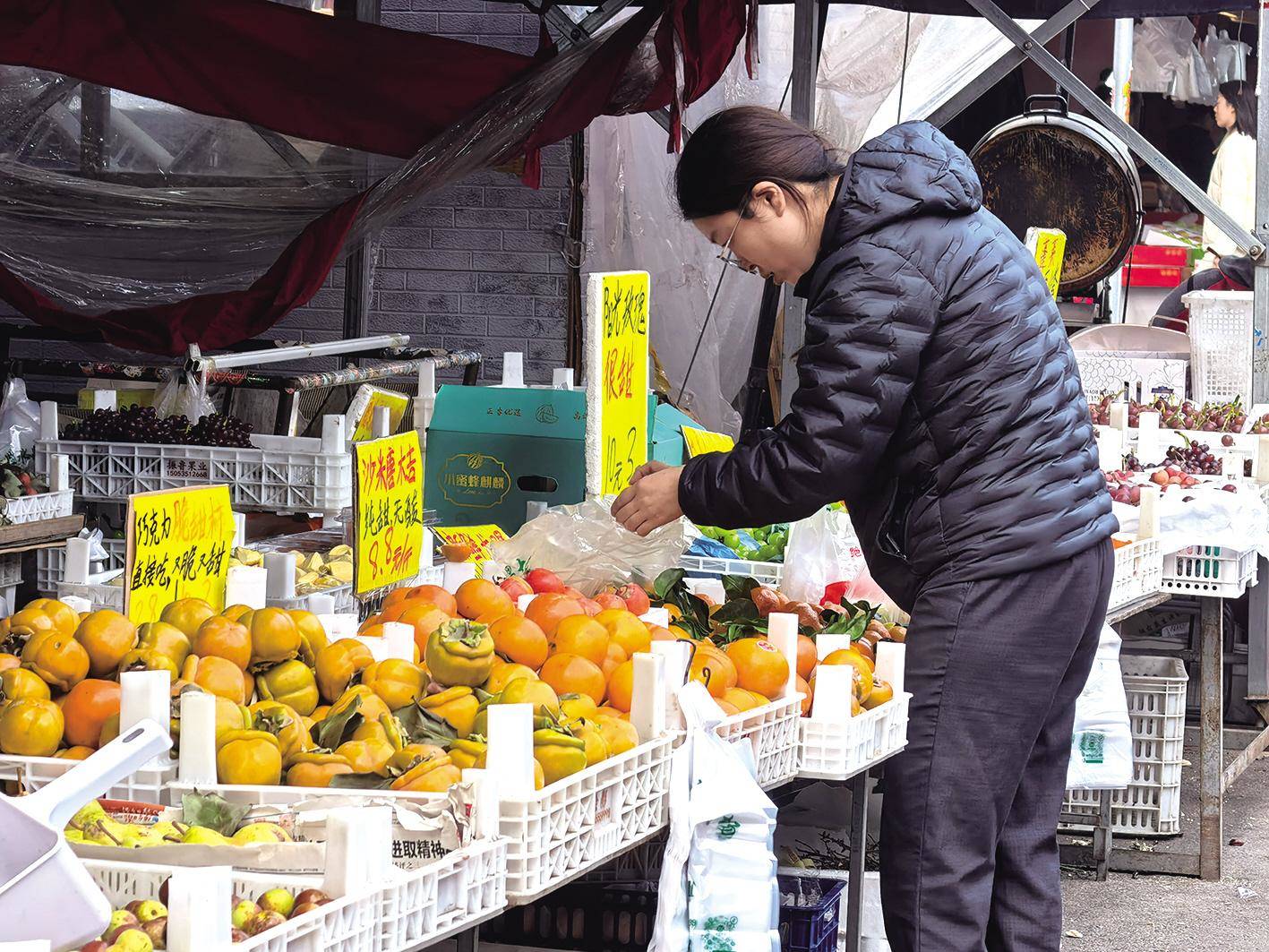 价格亲民！秋季烟台市场“百果争香”