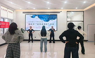 莱阳市古柳街道古城社区举办“以美悦心·时光艺栈——美育进书院”活动