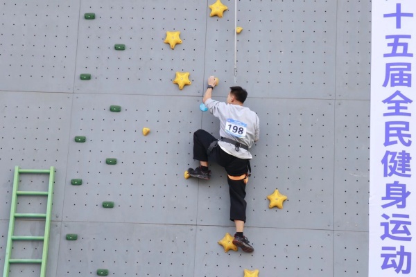 海阳市第十五届全民健身运动会攀岩大赛激情开赛
