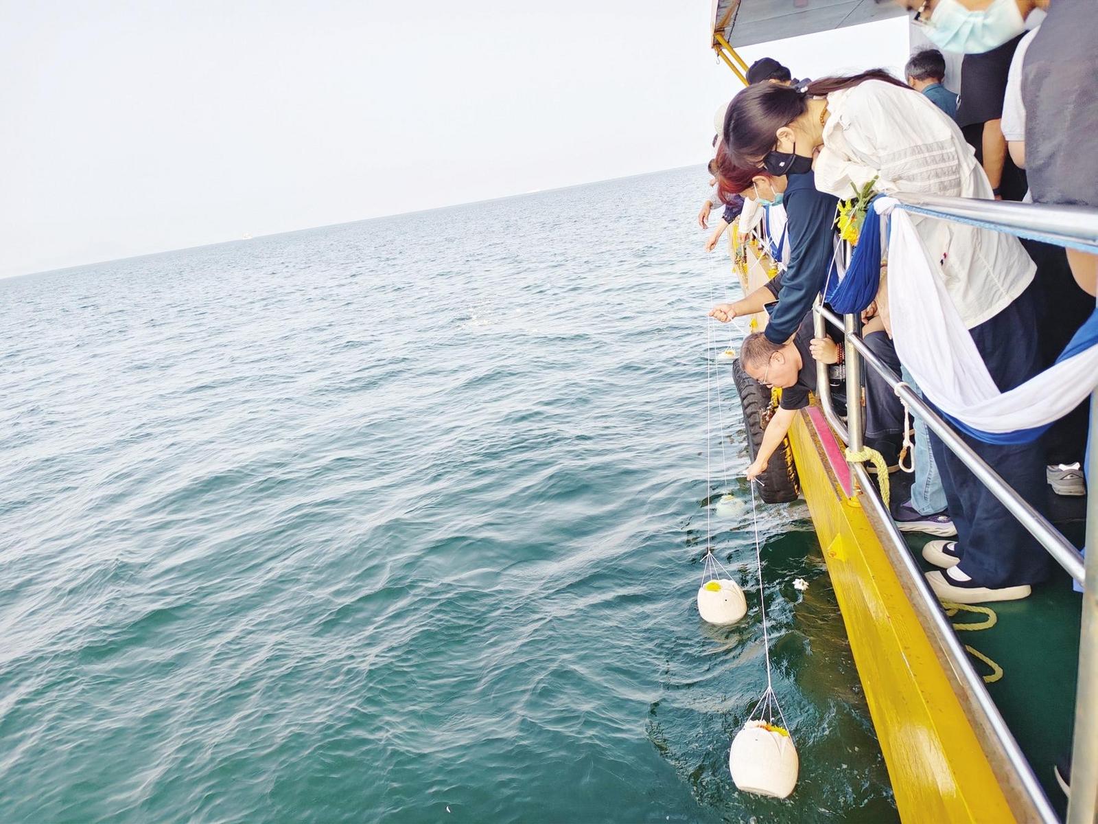 今年8次海葬活动圆满结束 我市已举行11届海葬