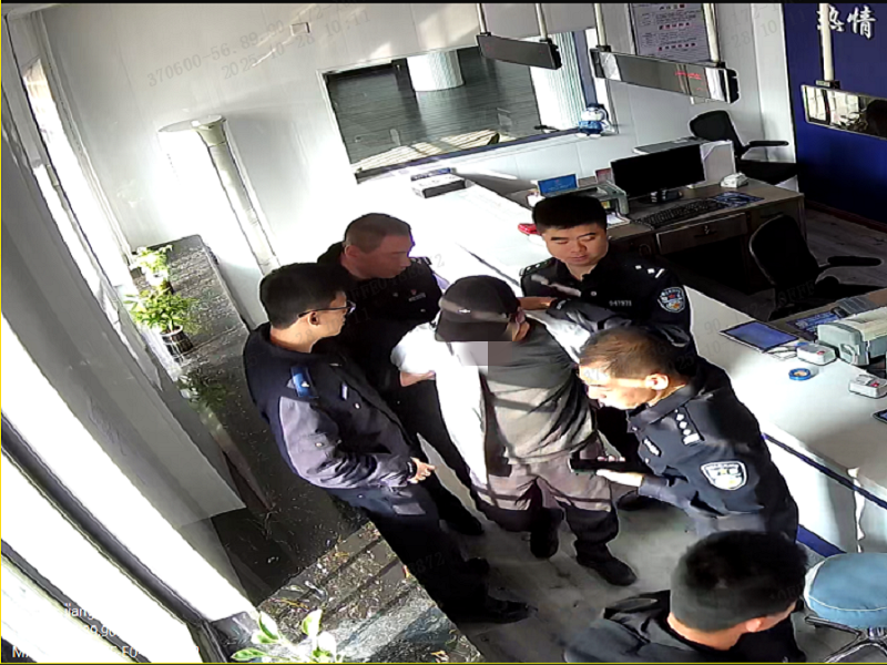 自投罗网！一名逃犯自己走进了派出所...