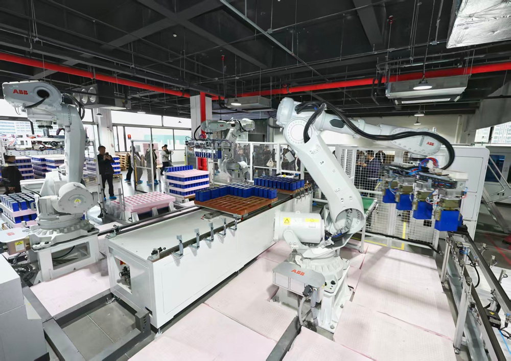 探秘“超级充电宝”：这家企业如何让清洁能源“风光”无限？