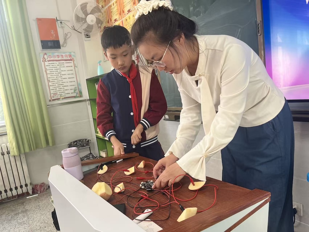 科技进校园，趣味润童心 ——“烟台市百场科技活动”走进芝罘区国翠小学