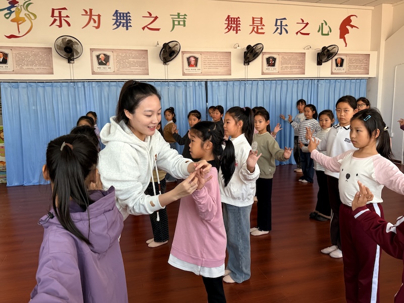 牟平区宁海街道中心小学开展“童心同行 筑梦未来”主题送课活动