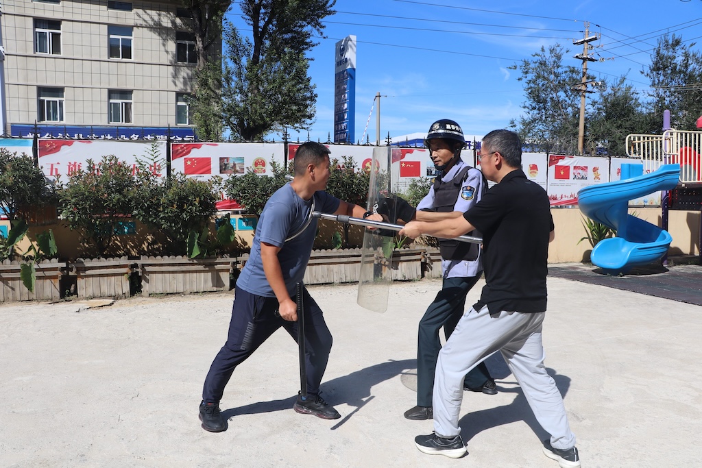 芝罘区新石路小学开展应急安全培训演练