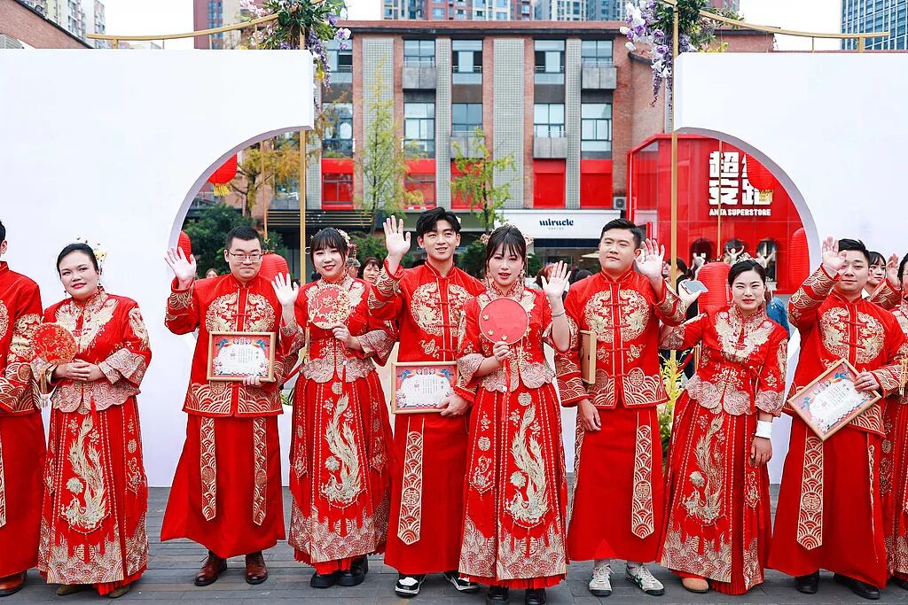 现金！消费券！多地向新婚夫妇“发红包”→