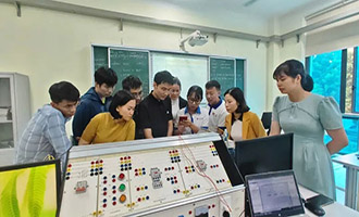 跨越山海，烟职任广山“燃”动越南职教课堂