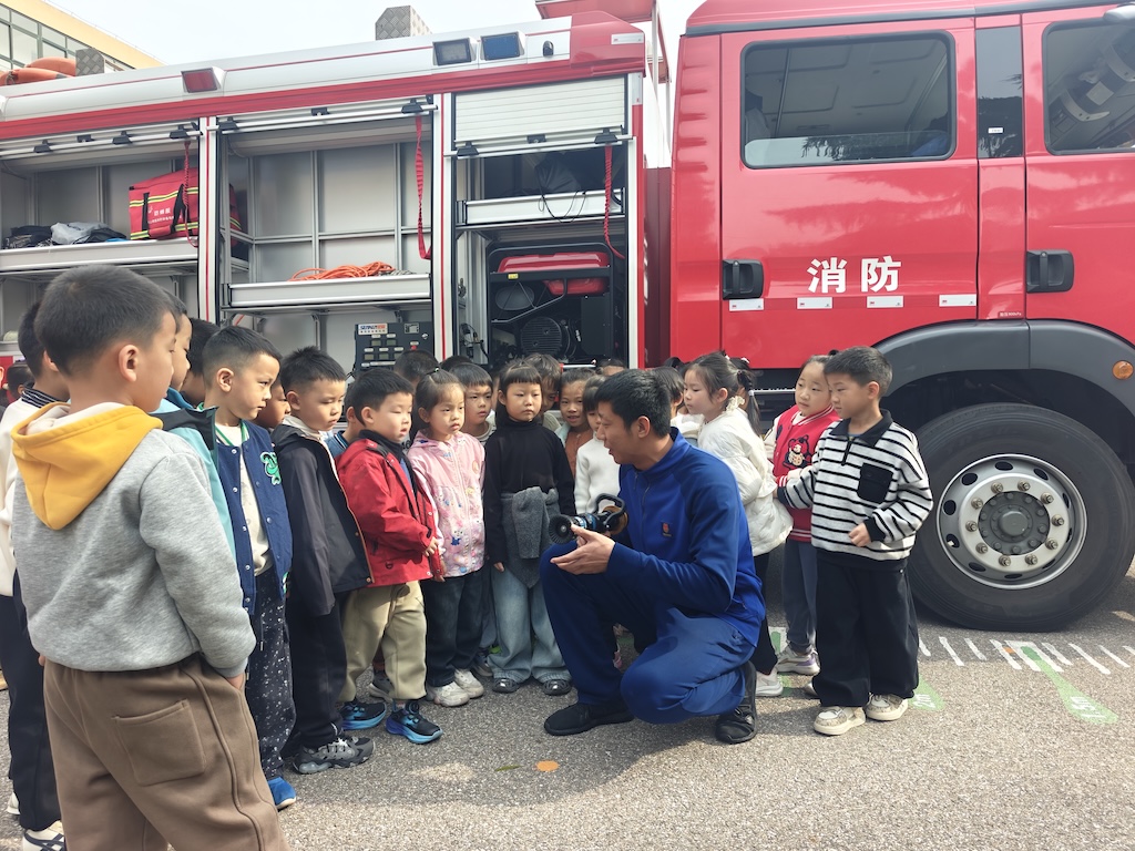 芝罘区葡萄山小学：消防同行护校园 生命至上守平安