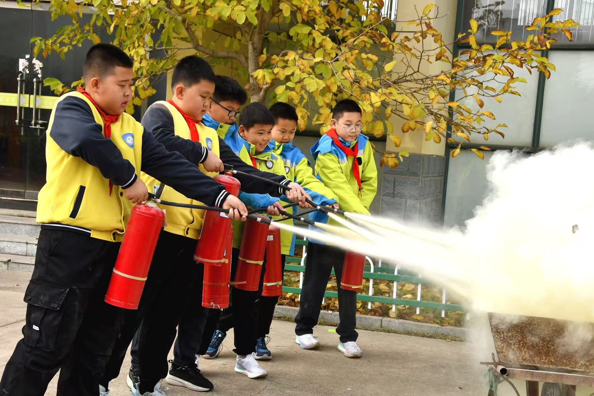 开发区第八小学开展消防应急疏散演练
