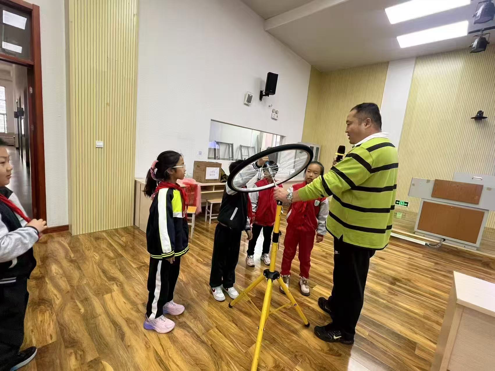 开发区第十小学为学子打造沉浸式科普盛宴