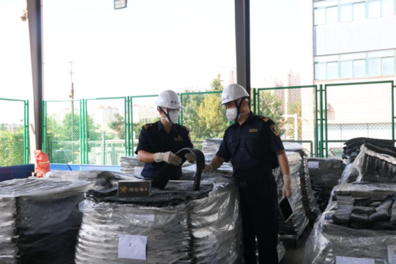 查获洋垃圾再生橡胶20吨 烟台海关已暂扣并进行后续处置