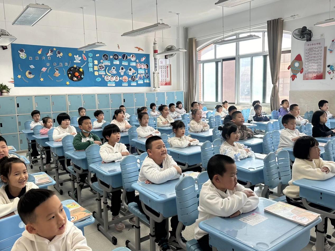 方寸展巧思 文化育童心——高新区益文小学开展班级文化级常规展示评比活动