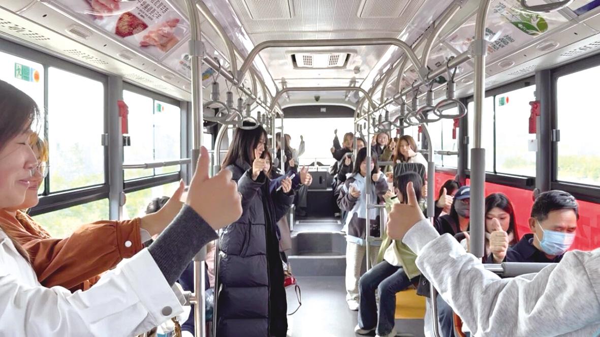 八角湾大学城新增两条购物公交专线