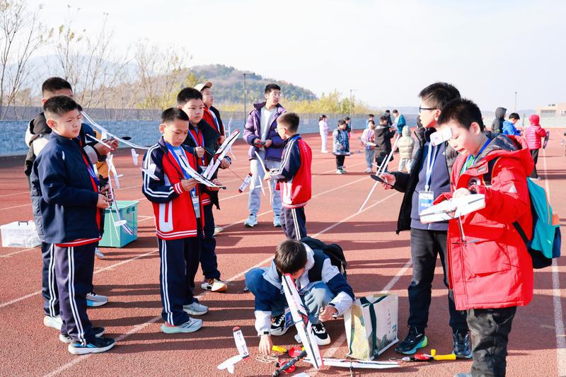 银翼逐梦蓝天 青春竞绽港城