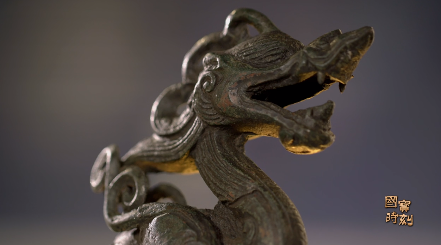 国宝时刻之铜坐龙：这尊北方坐龙，泛着八百余年的青铜幽光