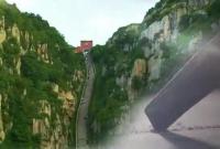 从“赤无毛”的满目疮痍，到“青未了”的绿色奇迹，泰山生动地见证了中华民族从苦难走向伟大复兴的辉煌历程！