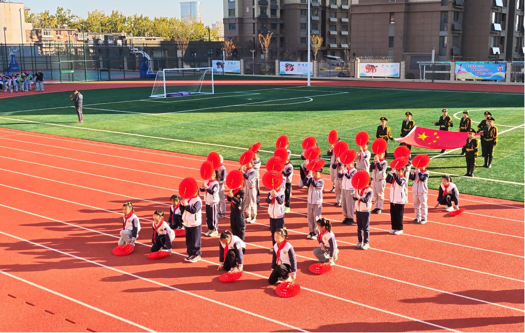 芝罘区新石路小学举行2025年秋季运动会