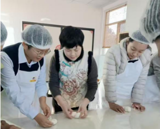 栖霞市妇联开展城乡党组织联建村妇女面塑技能培训