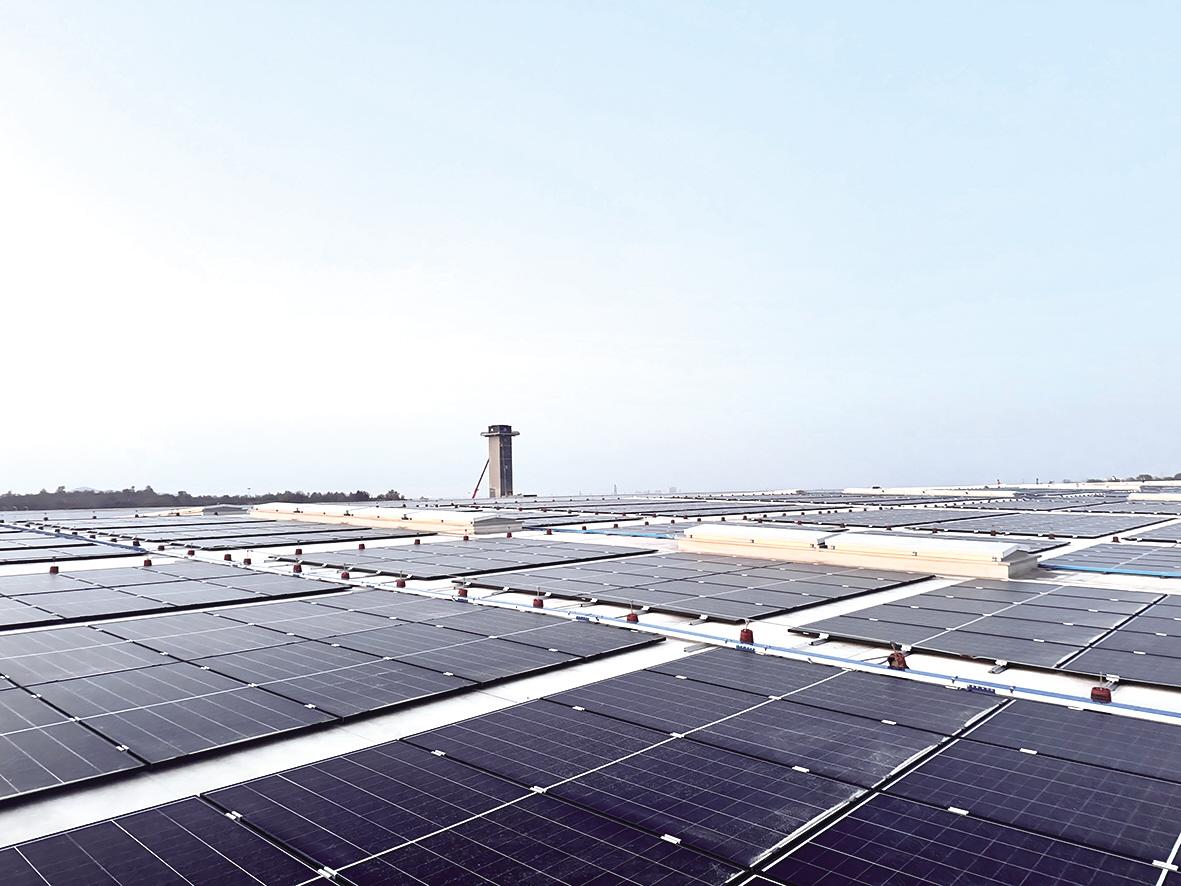 山东首个成规模机场光伏发电项目在烟并网发电