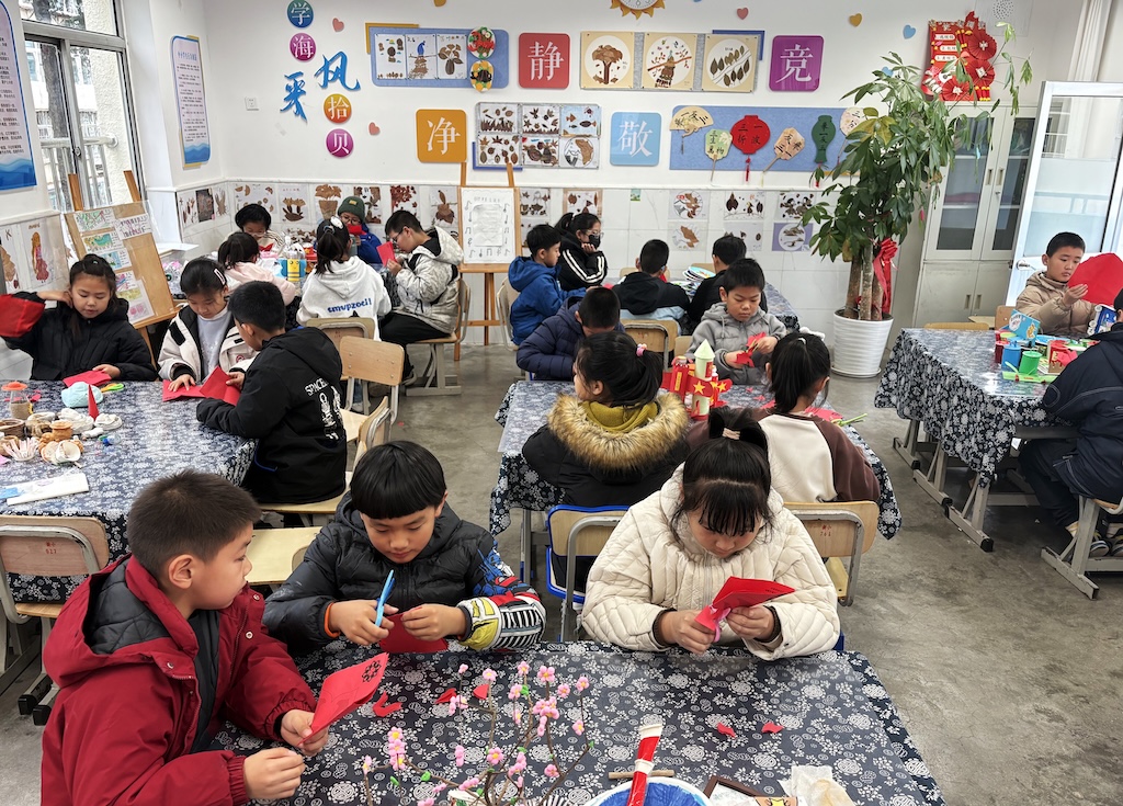 芝罘区新海阳小学：非遗剪纸进校园 仁心巧手绘童真