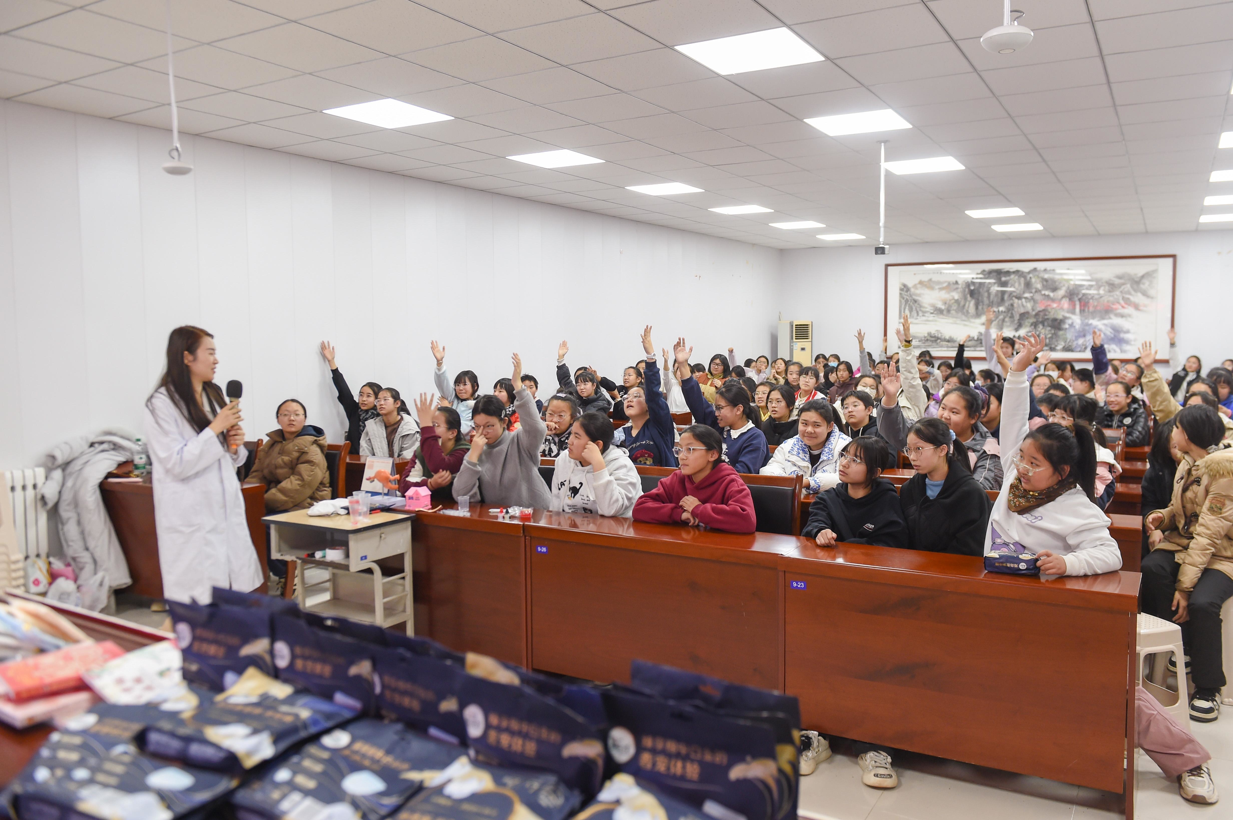 ​科学护航青春期，健康伴你共成长，烟台毓璜顶医院妇科讲座走进烟台九中