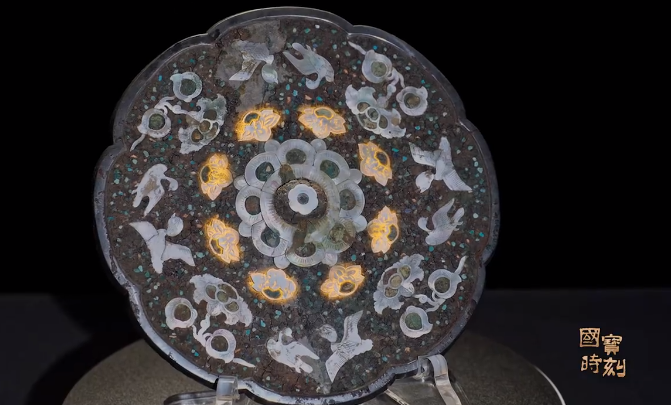 以镜观容颜，亦以镜观天地，精雕细琢间，铭刻盛世风华