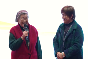 【视频】“银龄”正青春 91岁优秀银龄志愿者代表现场领奖【烟台市第二届大学生为老志愿服务项目邀请赛】